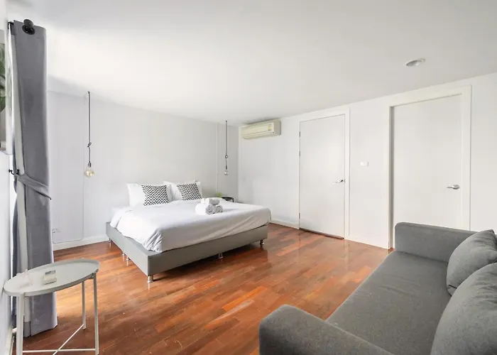 Miq 808 Designer Townhouse Asok Bts - Entire 3 Bedroom With Pool - Sleeps 16 Guests Villa