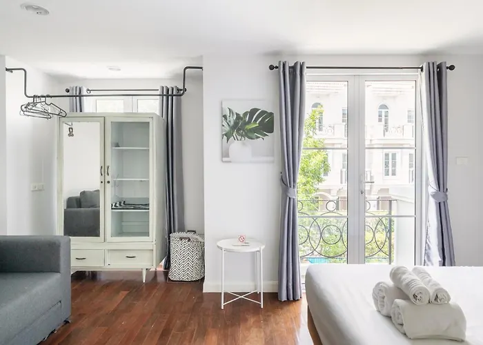 Miq 808 Designer Townhouse Asok Bts - Entire 3 Bedroom With Pool - Sleeps 16 Guests *