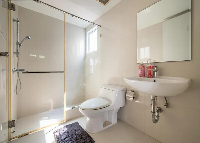 Miq 808 Designer Townhouse Asok Bts - Entire 3 Bedroom With Pool - Sleeps 16 Guests Villa *