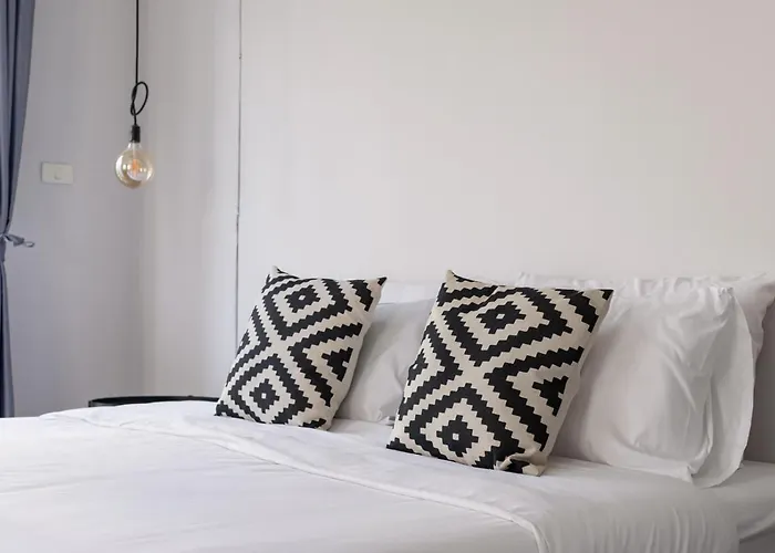 Miq 808 Designer Townhouse Asok Bts - Entire 3 Bedroom With Pool - Sleeps 16 Guests Bangkok