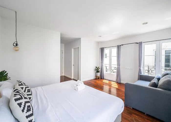 Villa Miq 808 Designer Townhouse Asok Bts - Entire 3 Bedroom With Pool - Sleeps 16 Guests Bangkok