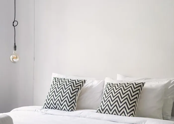 Villa Miq 808 Designer Townhouse Asok Bts - Entire 3 Bedroom With Pool - Sleeps 16 Guests Bangkok