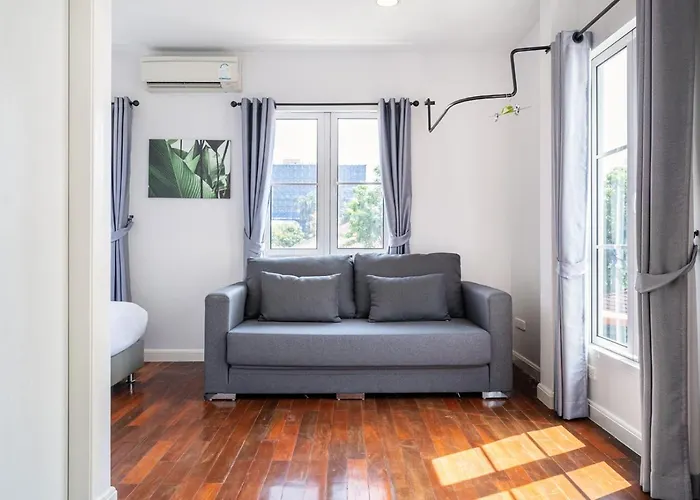 Miq 808 Designer Townhouse Asok Bts - Entire 3 Bedroom With Pool - Sleeps 16 Guests Villa Bangkok