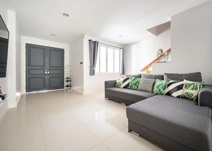 Miq 808 Designer Townhouse Asok Bts - Entire 3 Bedroom With Pool - Sleeps 16 Guests * Bangkok