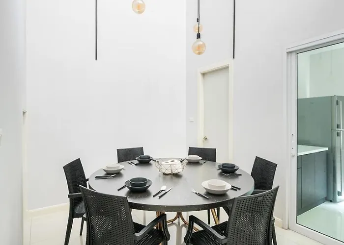 Miq 808 Designer Townhouse Asok Bts - Entire 3 Bedroom With Pool - Sleeps 16 Guests Villa Bangkok
