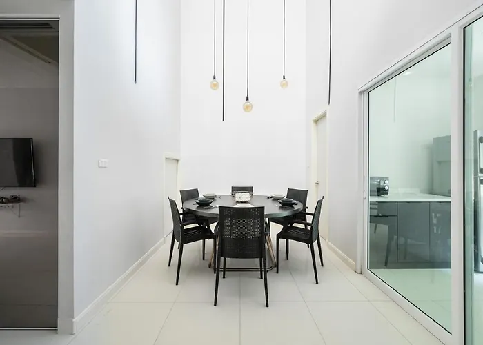 Miq 808 Designer Townhouse Asok Bts - Entire 3 Bedroom With Pool - Sleeps 16 Guests Villa *