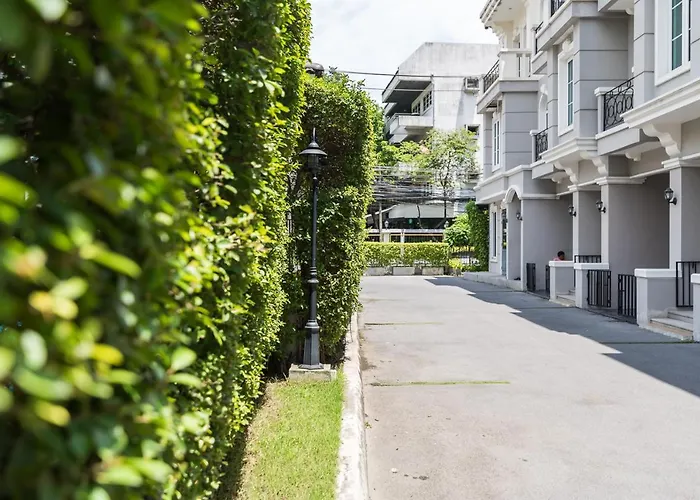 Villa Miq 808 Designer Townhouse Asok Bts - Entire 3 Bedroom With Pool - Sleeps 16 Guests Bangkok