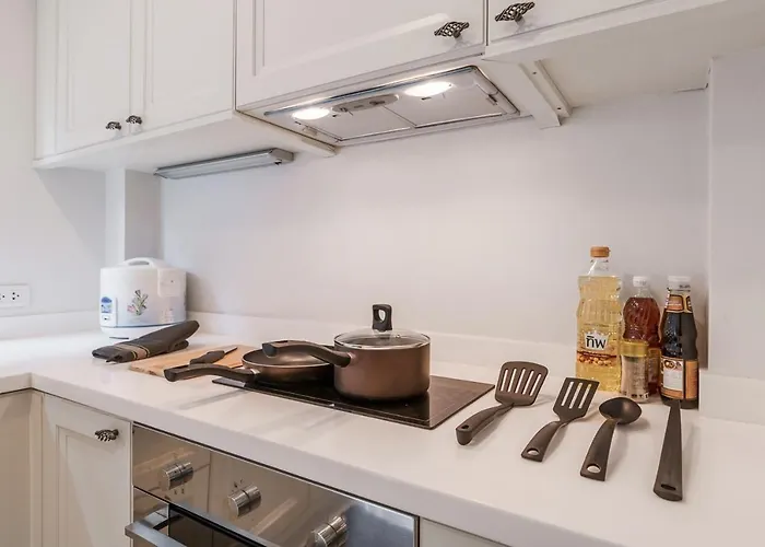 Miq 808 Designer Townhouse Asok Bts - Entire 3 Bedroom With Pool - Sleeps 16 Guests Villa Bangkok