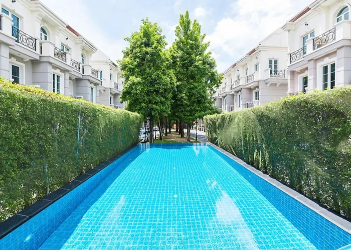 Miq 808 Designer Townhouse Asok Bts - Entire 3 Bedroom With Pool - Sleeps 16 Guests Villa Bangkok